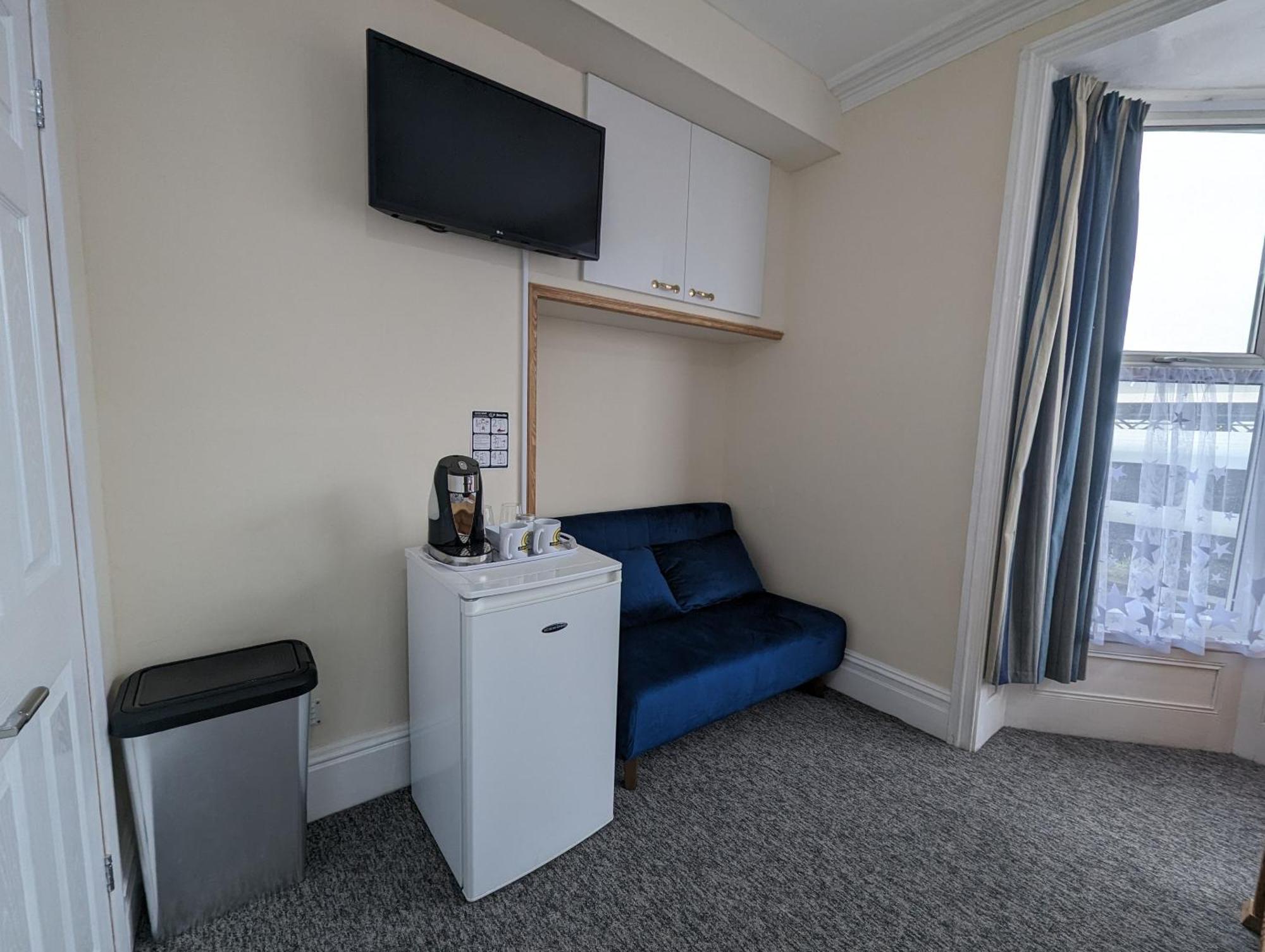 Jurassic Bay Holidays Weymouth Room photo