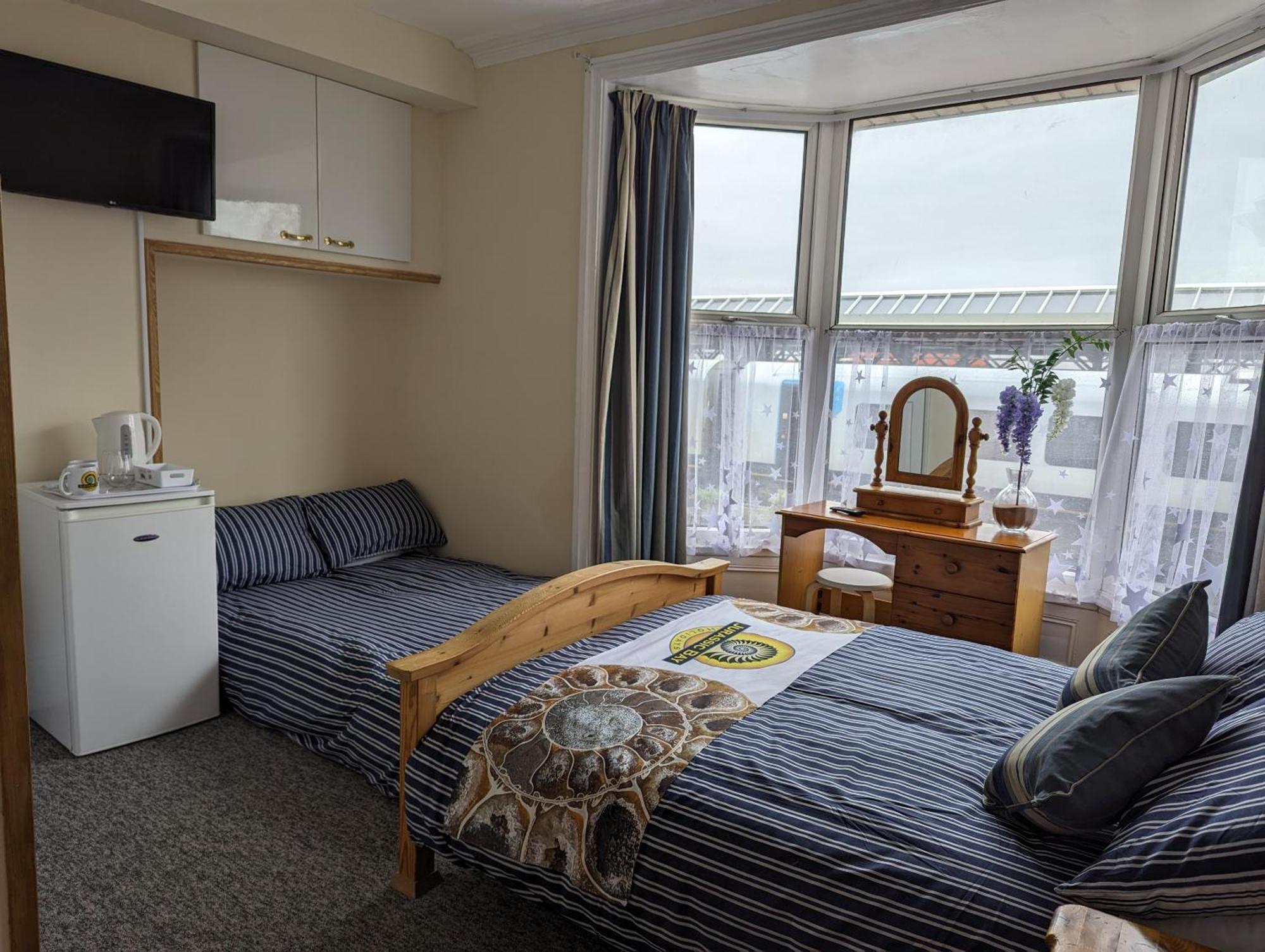 Jurassic Bay Holidays Weymouth Room photo