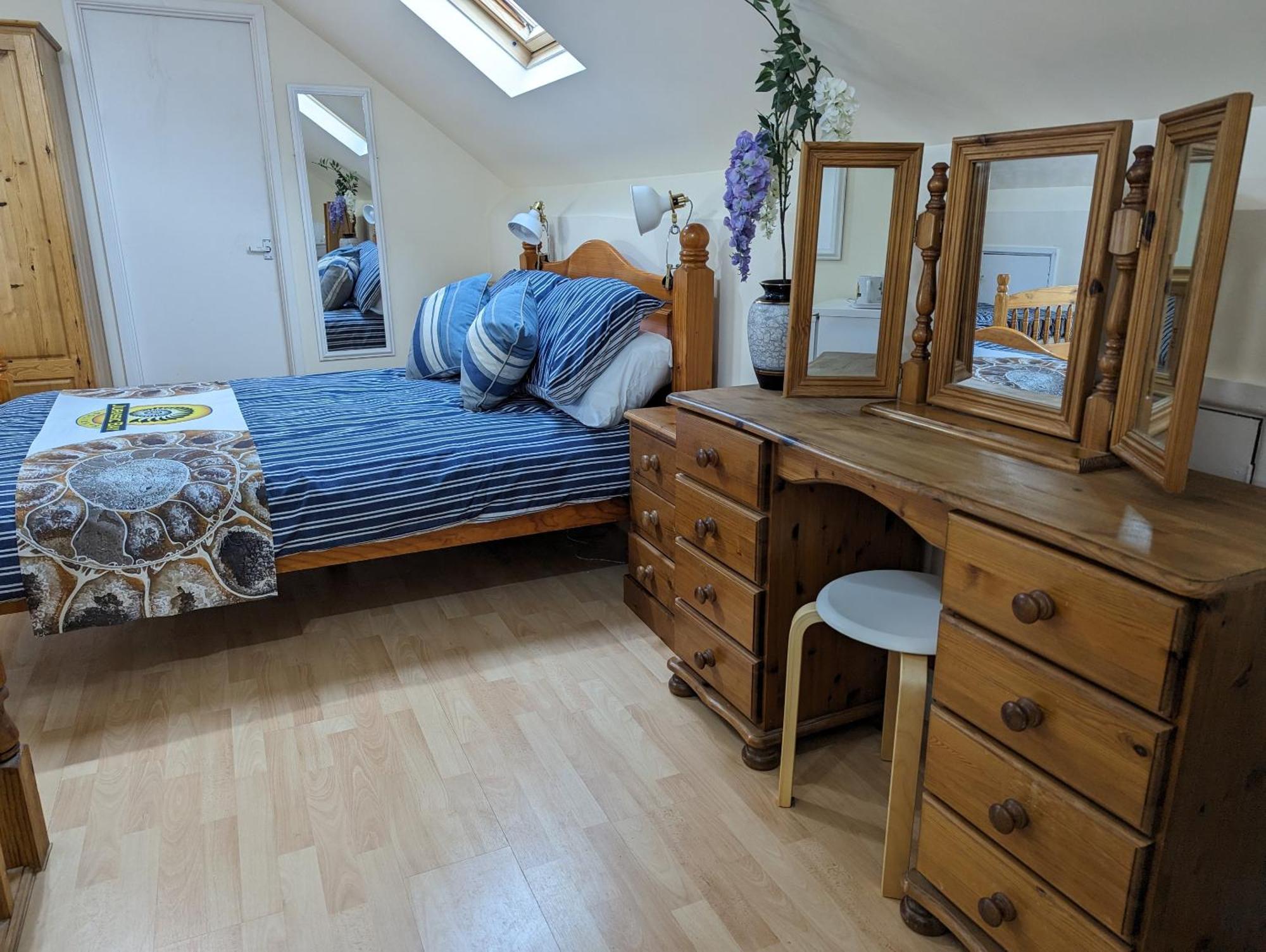 Jurassic Bay Holidays Weymouth Room photo
